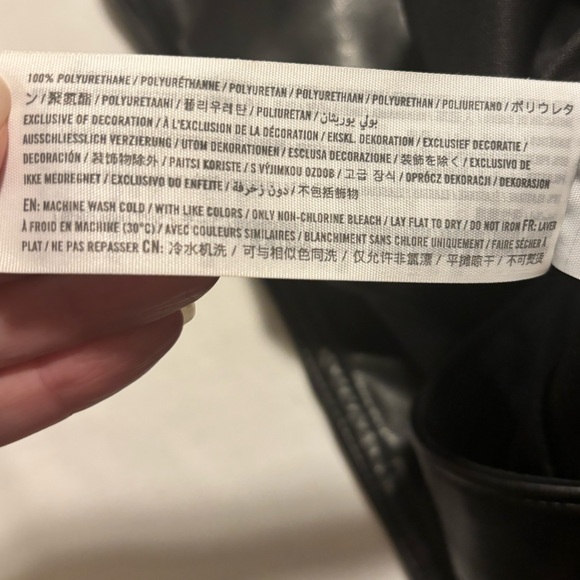 Abercrombie & Fitch black ultra high rise, curve, vegan leather pants, 37 - Picture 8 of 8